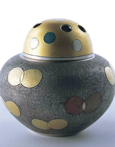 Shiro Naito, Butterfly and Bubbles silver incense burner, 1984, The National Museum of Modern Arts, Photo: Taku Saiki