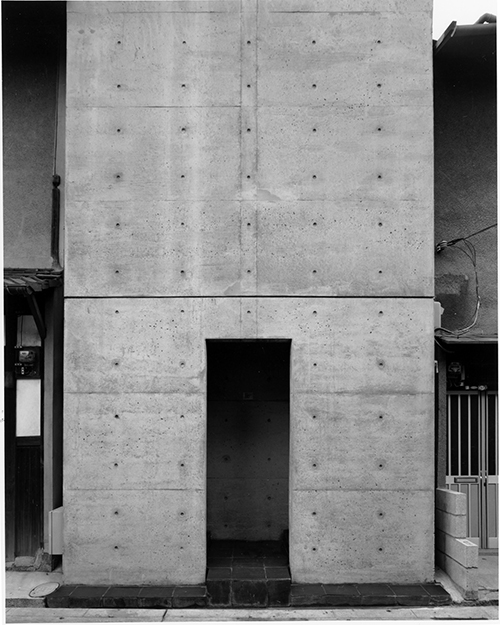 住吉の長屋，1976年，大阪府大阪市　（撮影：新建築社 写真部）
