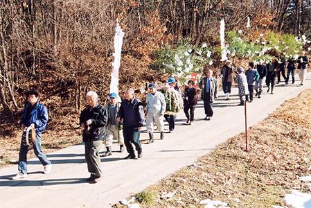 事の神送りのミコシ作り[飯田市千代芋平]