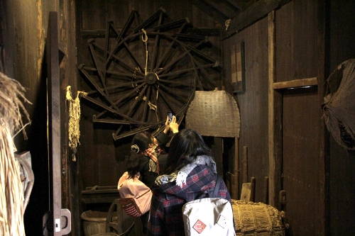 My携帯を手にお気に入りのフォトジェニックな場面を探索