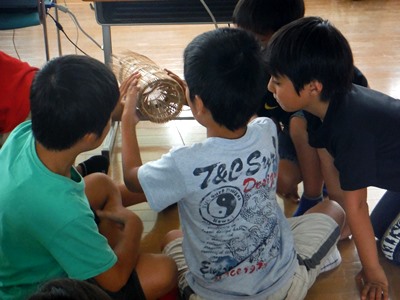 資料をよく見る