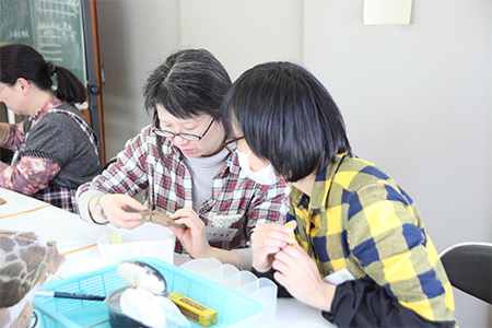 土器同士を接着する「これ，本当につくのかなあ？」