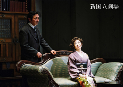 2002年新国立劇場公演『櫻（さくら）の園（その）』より　舞台設定を日本に移し変えて上演されました。