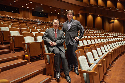 （左より）作曲家の西村朗氏，新作を委嘱した大野和士・新国立劇場オペラ芸術監督