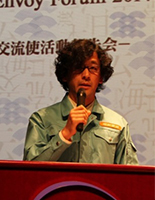 活動報告を行う土佐氏 活動報告を行う土佐氏