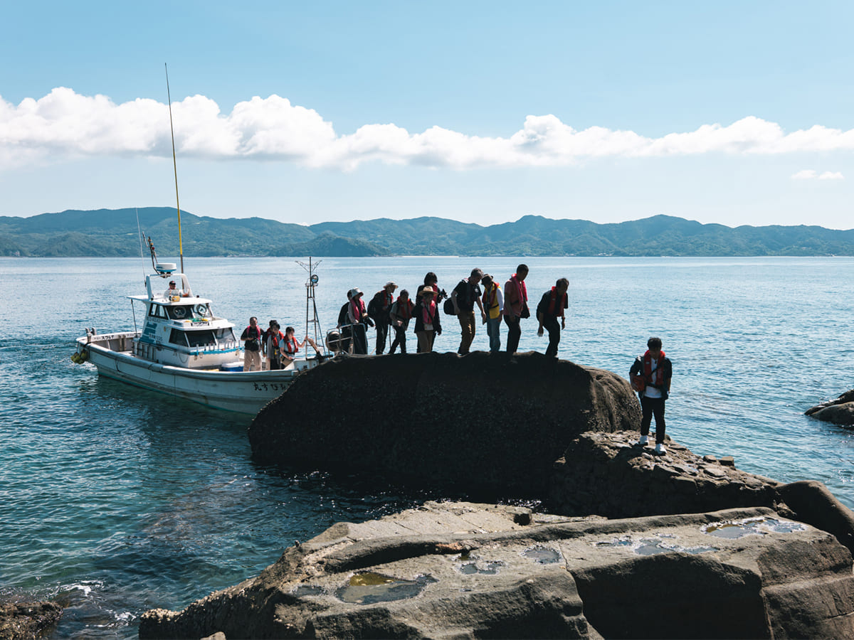 激動の近代を物語る高島炭鉱跡（端島炭坑跡）を舞台に、地域と旅人が交流する参加型保存ツーリズム