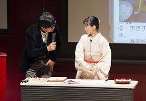 Demonstration of futomaki matsuri sushi (thick festive sushi roll) by Ms. Nakazawa