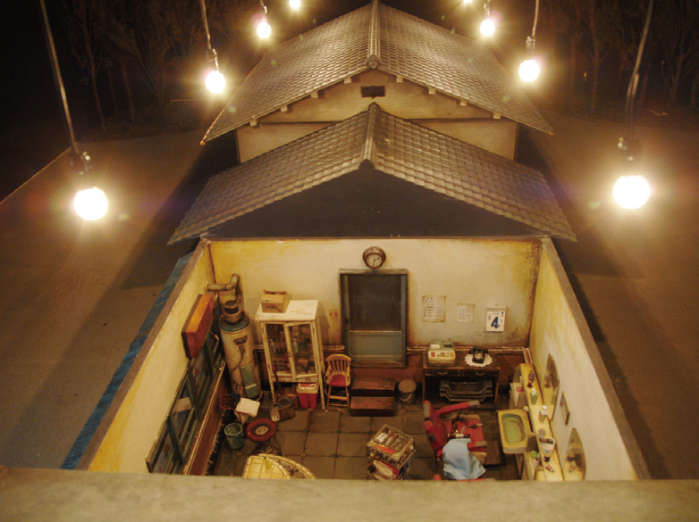 “Family Deck” (2010) H73.0*W88.5*D224.0cm