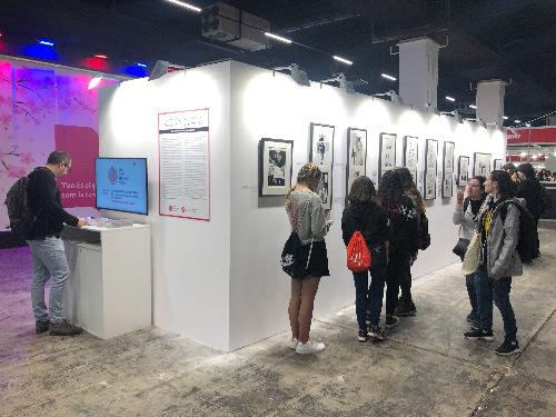 Visitors appreciating of 'Blue Period.' exhibition.