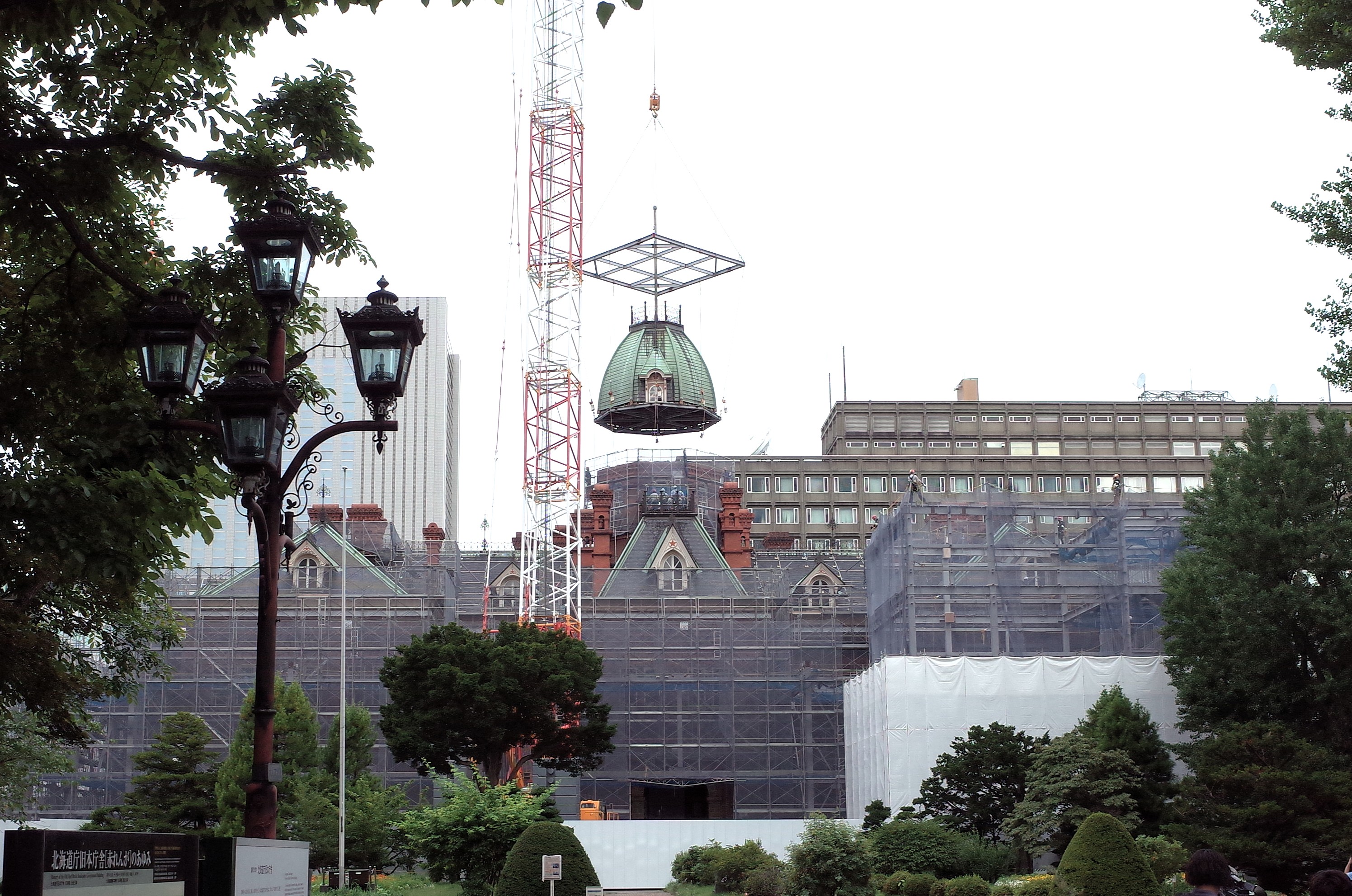 後年復原の八角塔の切り離し（東より撮影）