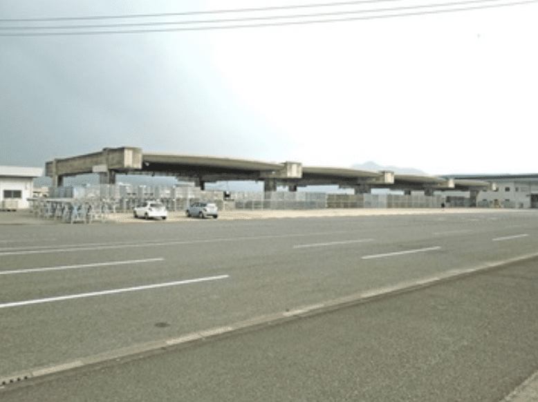 09_枕崎漁港　新港南側の水揚げ荷捌き施設（南面）