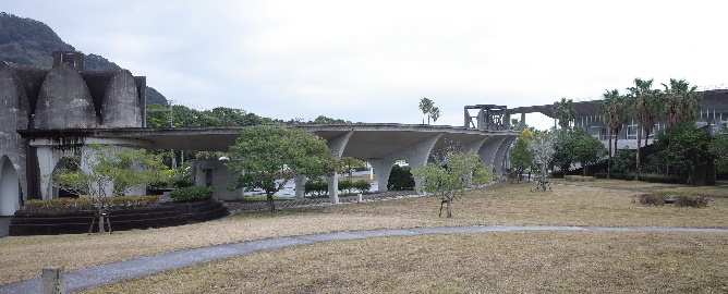 19_北側　花の園亭から正門　遠望