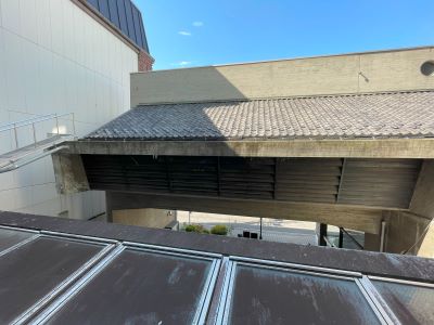 03_オフィス棟から門方向