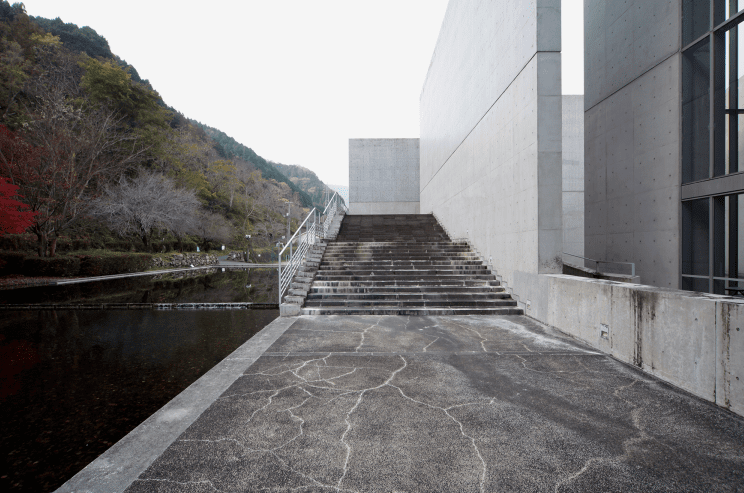 04_流水の庭と屋外階段