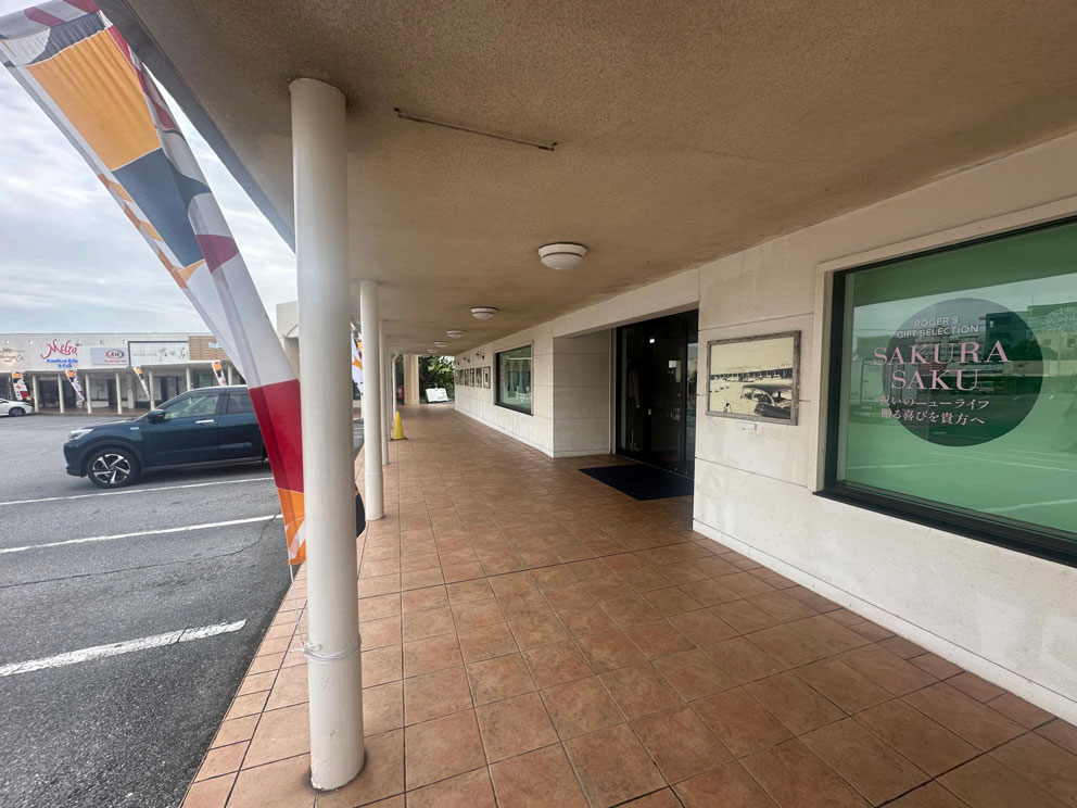 3_PLAZA HOUSE SHOPPING CENTER