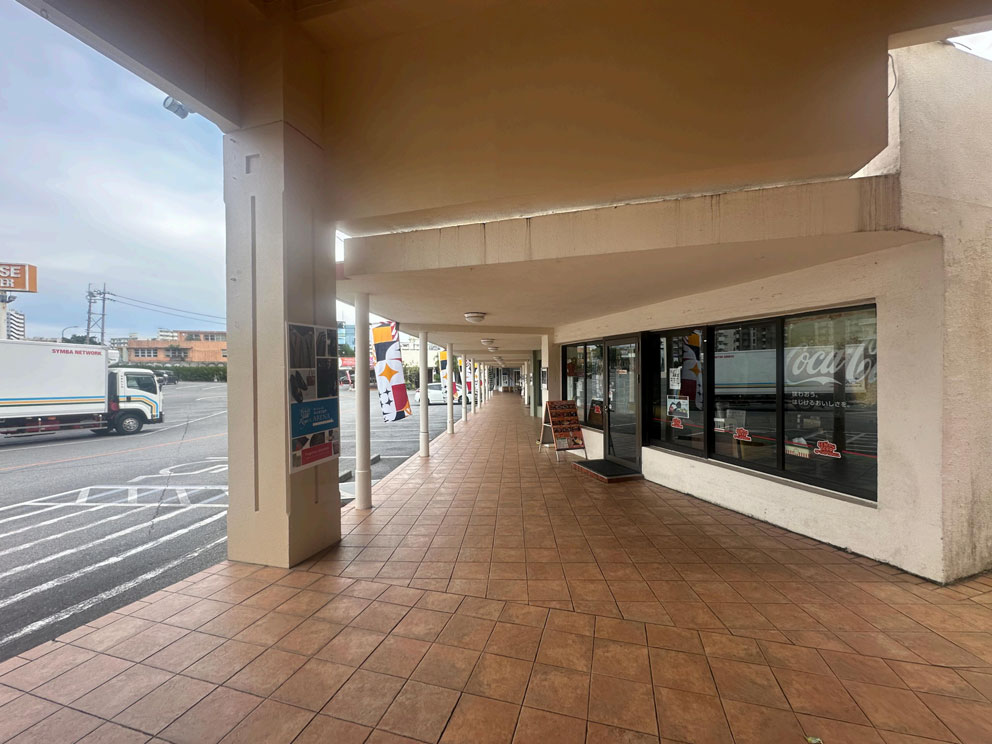 5_PLAZA HOUSE SHOPPING CENTER