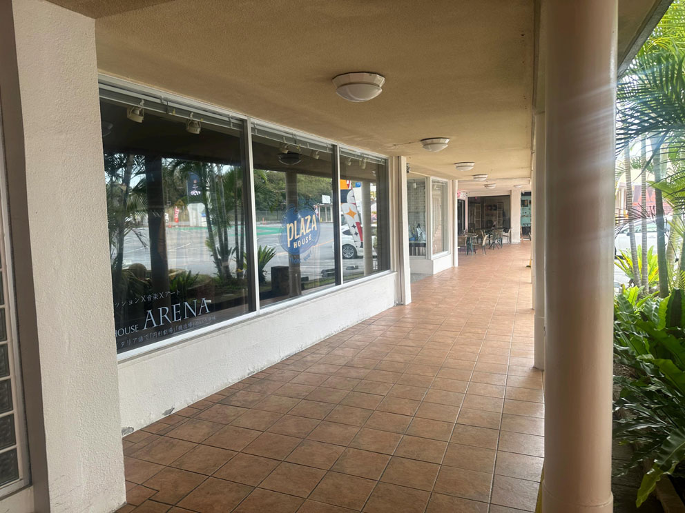 6_PLAZA HOUSE SHOPPING CENTER