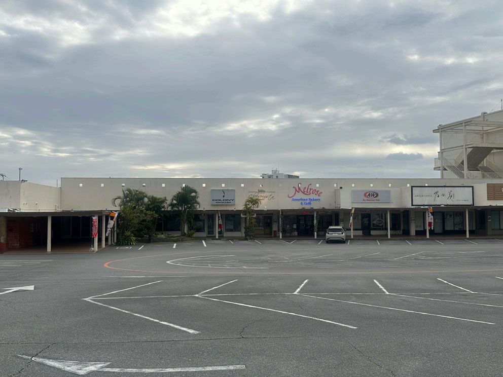 7_PLAZA HOUSE SHOPPING CENTER