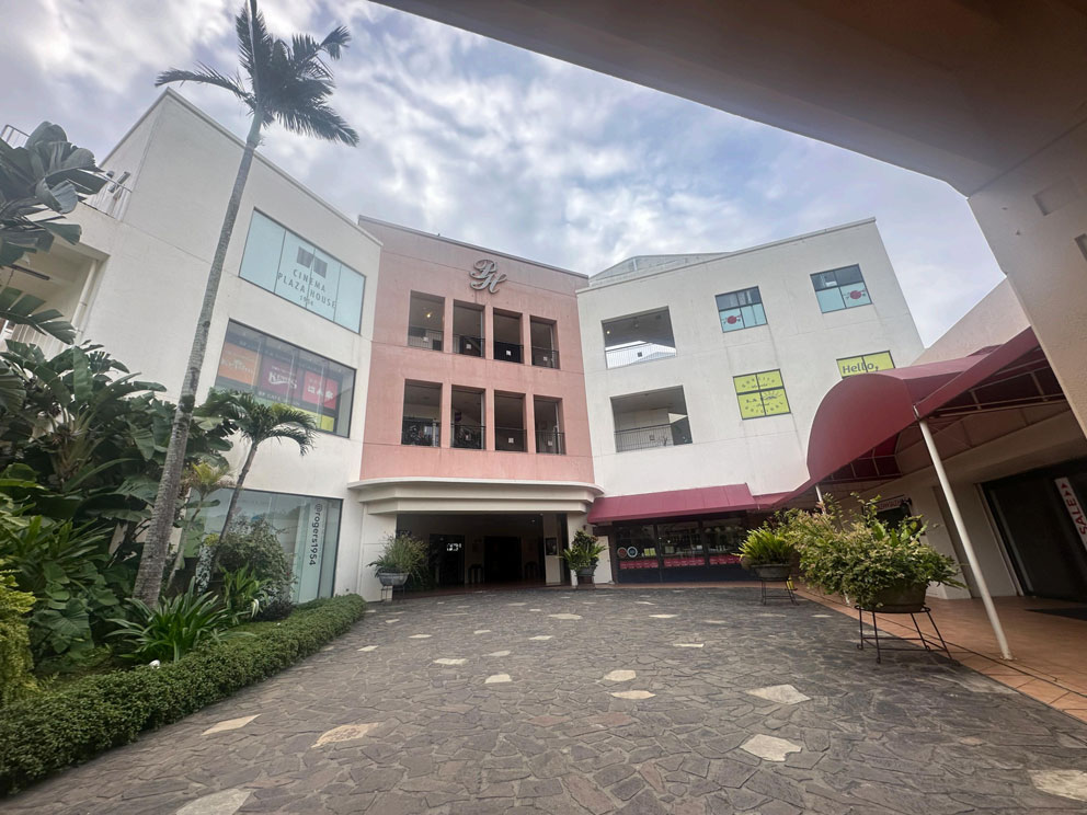 8_PLAZA HOUSE SHOPPING CENTER