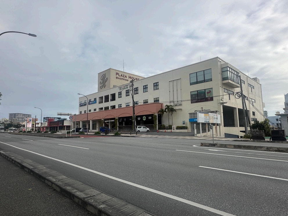9_PLAZA HOUSE SHOPPING CENTER