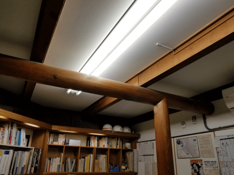 10_事務室の天井（休憩室の床梁）