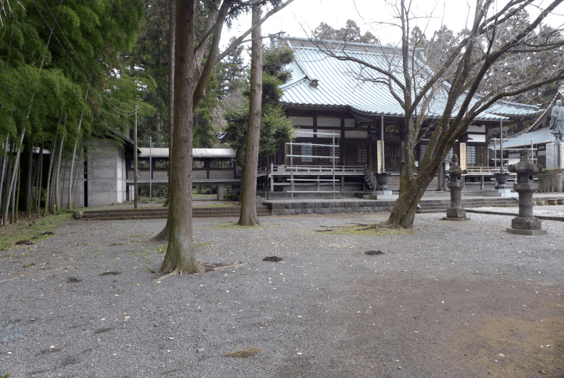 04_本堂の左に延びる渡り廊下