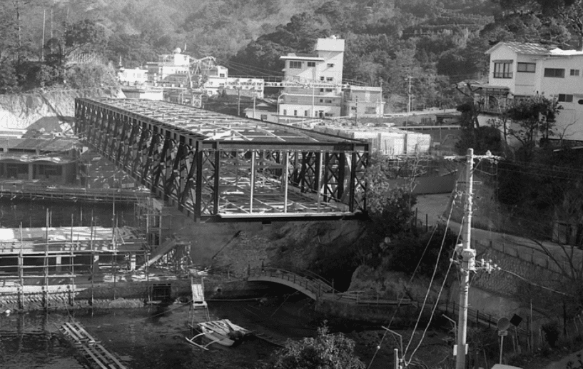 12_建設時の写真　主棟（提供：伊豆箱根鉄道）