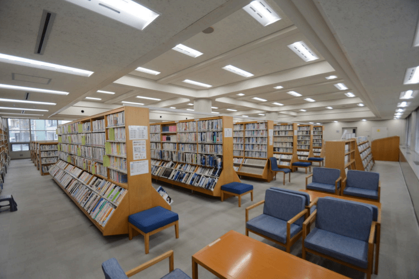 10_開架図書室