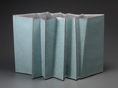 Photo 6: Part Ⅲ Atsushi Takagaki <茜青瓷-屹立> 2005 National Museum of Modern Art, Tokyo