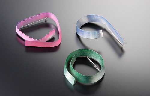 Minato Nakamura, 'color belts' broach Aluminum, lacquer, 2007, Personal collection, Photo: Jewelry Photo