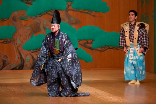 A scene from Onigawara, a Kyogen performance by Mansaku Nomura