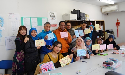 Students and Professor Imokawa, a lecturer.