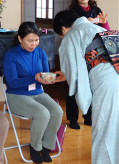As a part of the regional Japanese language class at Gunma University, the standing version of the tea ceremony.