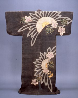 菊に棕櫚文様帷子 京都国立博物館蔵(10月19日まで展示)