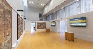 8Kで文化財 国宝「聖徳太子絵伝」と原寸大グラフィックパネル(複製) 展示期間:1/31~7/30(画像提供:株式会社 昭栄美術)