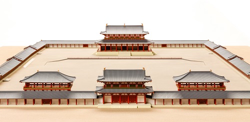 平城宮第一次大極殿院の模型（復原事業情報館蔵）