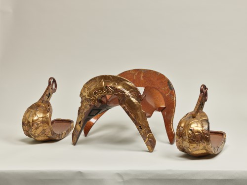 鶴亀蒔絵鞍鐙 （つるかめまきえくらあぶみ）　江戸時代・19世紀　東京国立博物館蔵