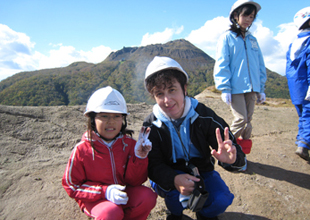 昭和新山の山頂から見える有珠山