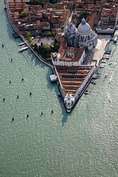 プンタ・デラ・ドガーナ，2009年，ヴェニス／イタリア（撮影：© Palazzo Grassi SpA. Foto: ORCH, orsenigo_chemollo）