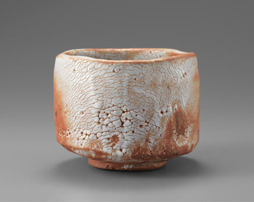 荒川豊蔵《志野茶垸 不動》1953年頃 東京国立近代美術館蔵(加藤孝造氏寄贈)撮影:エス・アンド・ティ フォト