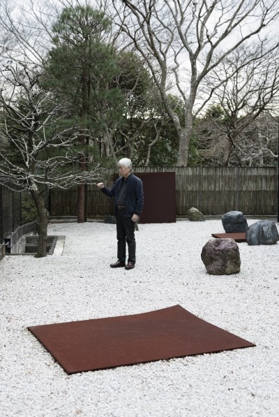李禹煥、鎌倉にて、2022年 Photo© Lee Ufan, photo: Shu Nakagawa