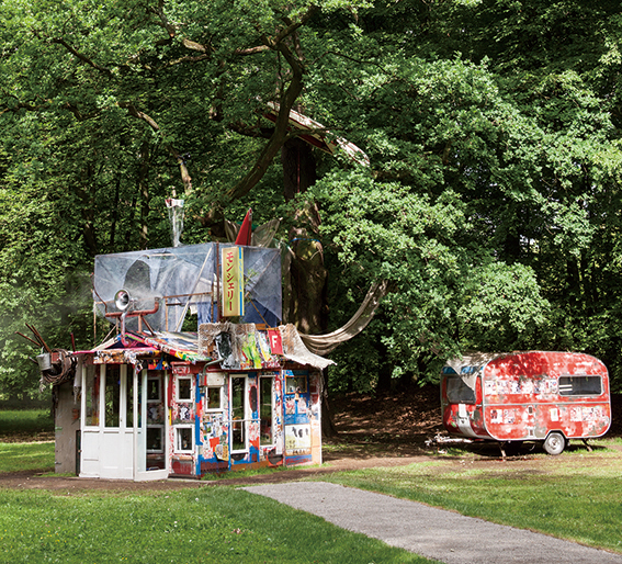 《モンシェリー:スクラップ小屋としての自画像》2012 年 Commissioned by dOCUMENTA(13) Photo: 山本真人