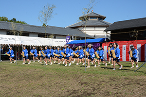 富吉小学校児童による「俵踊り」