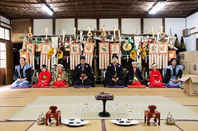 神事会所に並ぶ両當屋たち