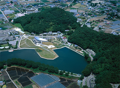 空から見た岩宿遺跡と岩宿博物館