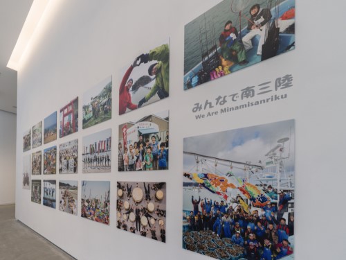 浅田政志「みんなで南三陸」の作品展示