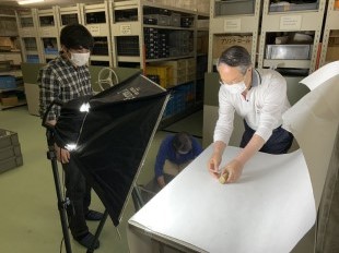 一日一石棒の写真撮影の様子(2022年)