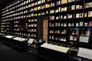 ふるさと文学の蔵 大書架