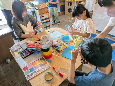 私設公民館でのワークショップ「光るシラカスをつくろう」