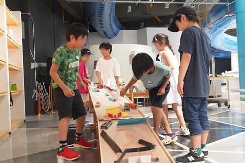 浜松科学館ちょこっと体験「みんなで1台のビーコロ装置をつくろう」
